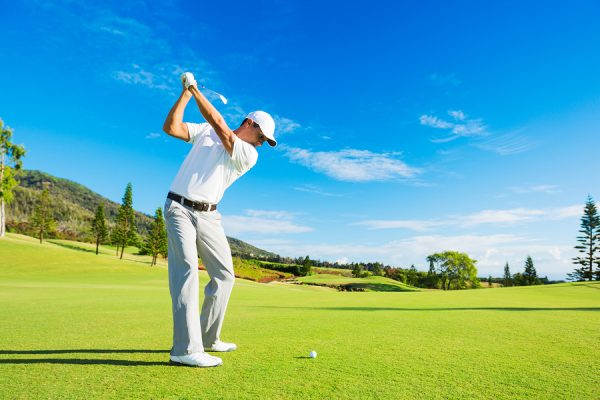 Việc chơi golf có tác dụng đốt cháy Calo, từ đó hỗ trợ giảm cân