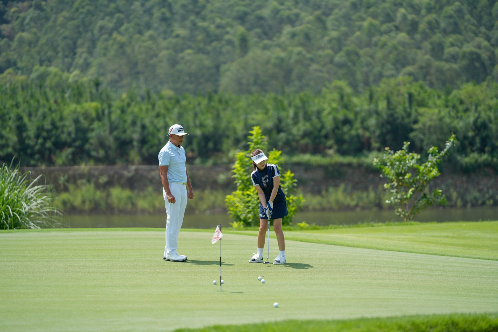 Golf giúp người chơi tạm thời quên đi những lo âu, phiền muộn trong công việc và cuộc sống