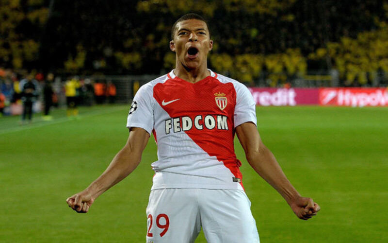 Kylian Mbappe tai AS monaco