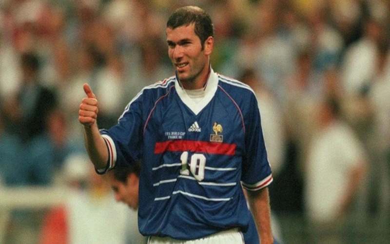 Zinedine Zidane – Từ “Phù thủy bóng đá” đến biểu tượng bất diệt của thế giới túc cầu 1 Zinedine Zidane – Từ “Phù thủy bóng đá” đến biểu tượng bất diệt của thế giới túc cầu