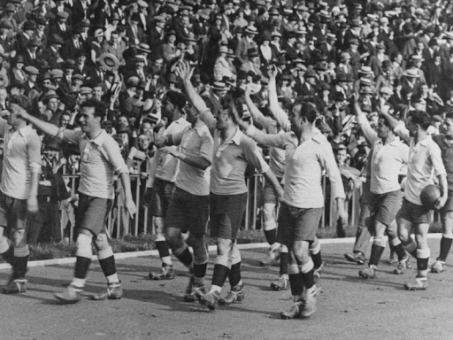 Trận Đấu Gay Cấn Nhất Lịch Sử Bóng Đá 2 chien thuat va su ung bien