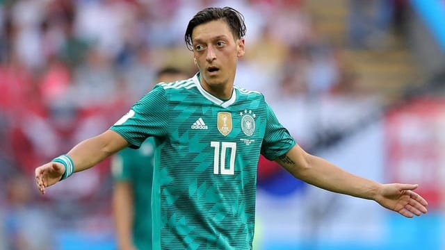 khoi dau cua mesut ozil
