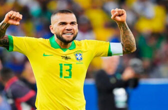 Dani Alves: Người giàu thành tích nhất lịch sử bóng đá