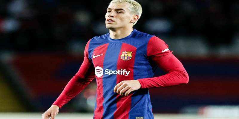 Marc Guiu: "Sát Thủ Săn Bàn Xứ Catalan" 3 phong cach thi dau cua marc guiu