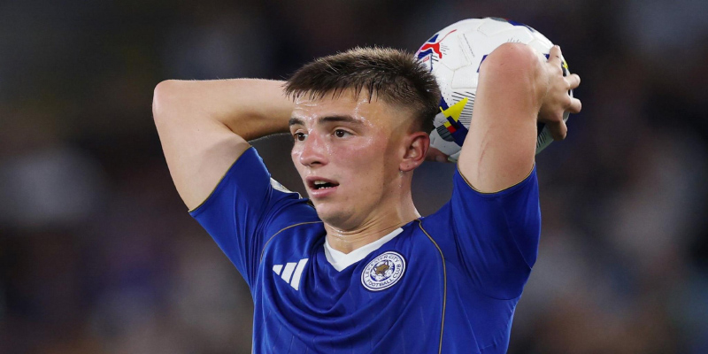luke thomas tro lai leicester city