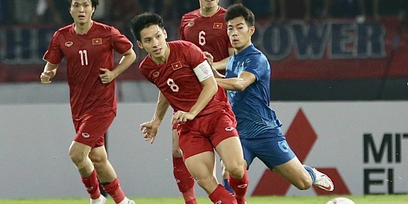 man trinh dien sieu hang cua do hung dung tren san co