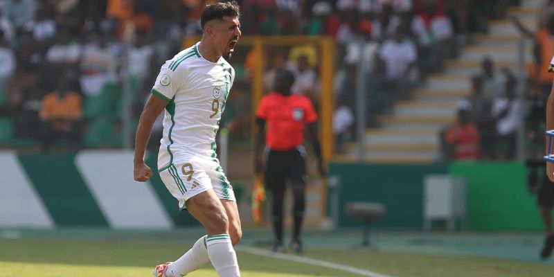 Sự nghiệp quốc tế: Người hùng của Đội tuyển Algeria