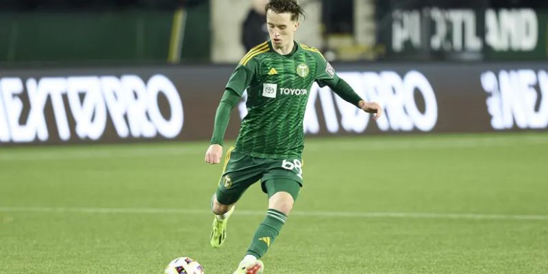 harvey neville hau ve bien theo duoi on dinh