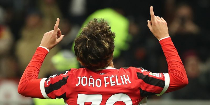 Bản hợp đồng kỷ lục và những năm tháng thăng trầm tại Tây Ban Nha