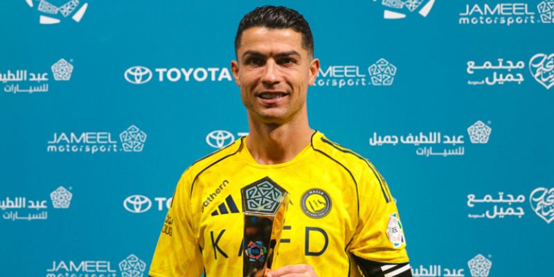 ronaldo toa sang dua al nassr len dinh bang