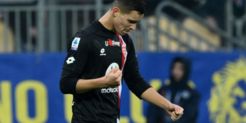 Các kỷ lục tuổi trẻ mà Valentín Carboni từng tạo nên tại Serie A