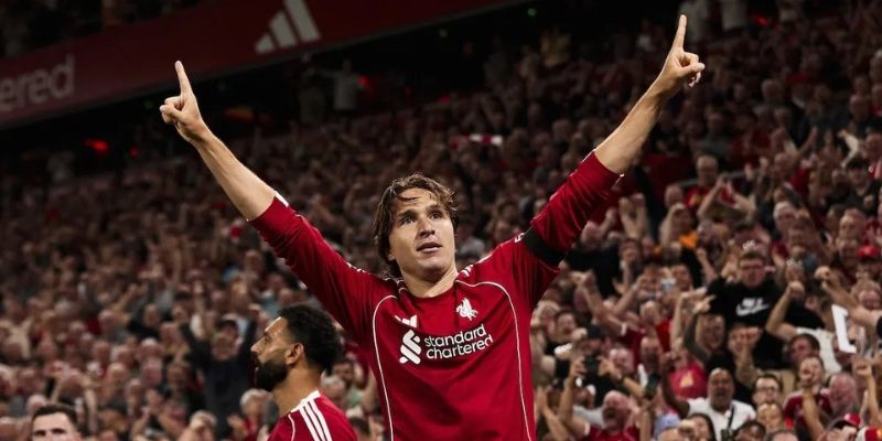 Federico Chiesa ăn mừng bàn thắng cuồng nhiệt tại Euro 2020