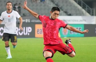 Lee Dong-gyeong ăn mừng bàn thắng đầy cảm xúc tại K League 1