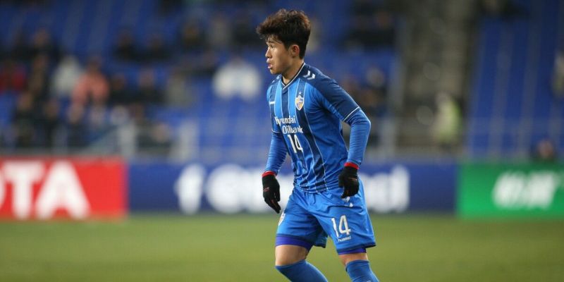 Lee Dong-gyeong trong màu áo ĐTQG Hàn Quốc tại vòng loại World Cup