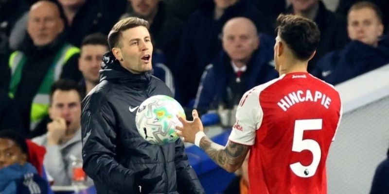 Man City thất thế trước pháo thủ London 