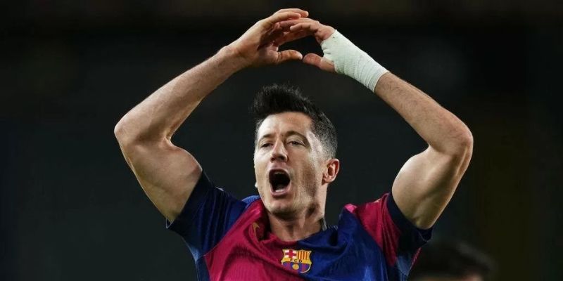 Hành Trình Khởi Đầu và Những Nấc Thang Phát Triển của Cầu Thủ Bóng Đá Robert Lewandowski