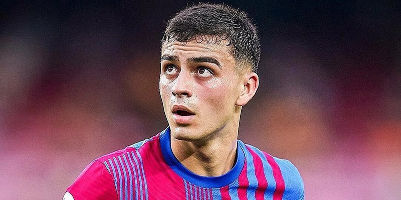 Pedri – “Bộ não” trẻ tuổi của bóng đá hiện đại 3 So sánh với những huyền thoại bóng đá thế giới