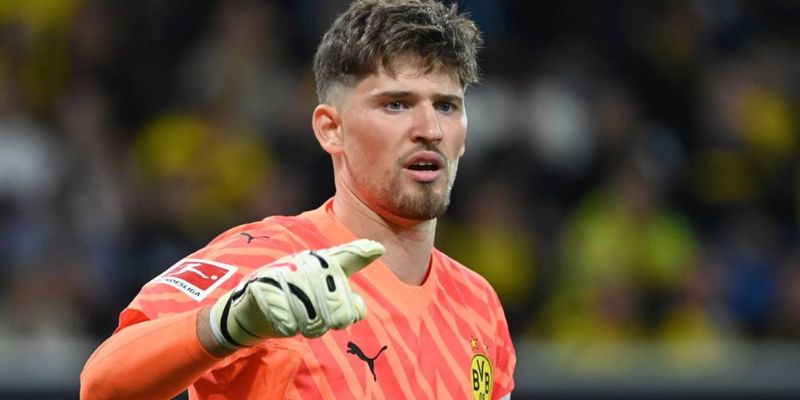 Thủ môn Gregor Kobel tập trung tối đa trong trận đấu tại Westfalenstadion