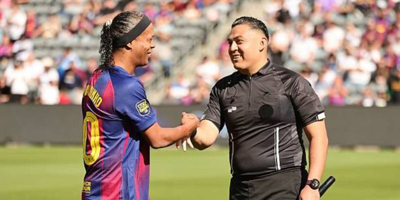 Tiểu sử và những bước chân đầu tiên của phù thủy nhỏ