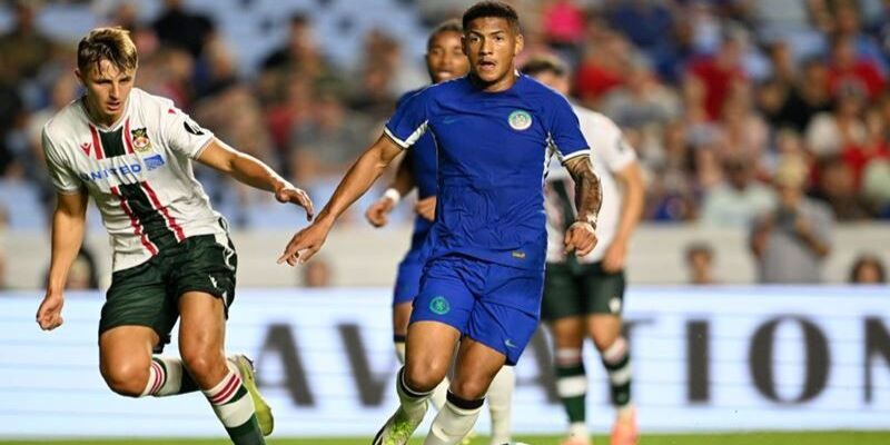 Tuổi thơ và những bước đầu với bóng đá