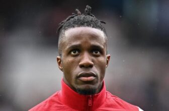 Wilfried Zaha ăn mừng bàn thắng trong màu áo Crystal Palace