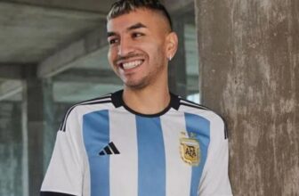 Hành Trình Tuổi Thơ Và Khởi Đầu Khó Khăn