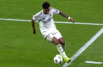 Phong cách chơi bóng là sự tinh tế của một nghệ sĩ hiện đại