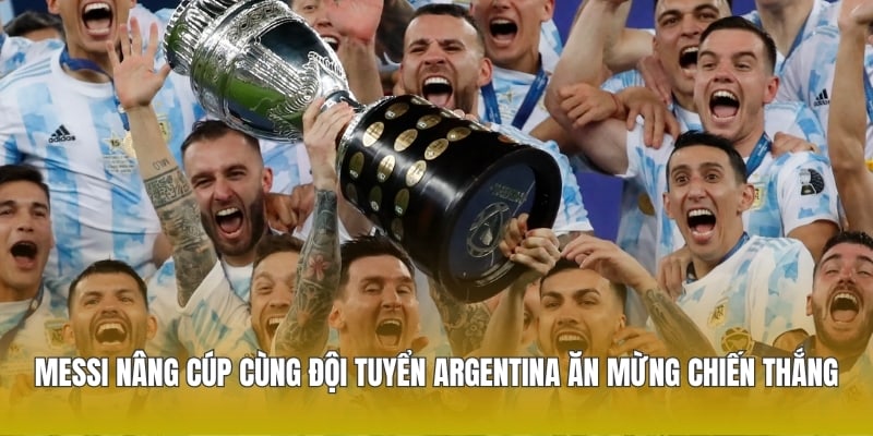 Messi Có Bao Nhiêu Danh Hiệu – Thống Kê Đầy Đủ Nhất 2026 3 Messi nâng cúp cùng đội tuyển Argentina ăn mừng chiến thắng