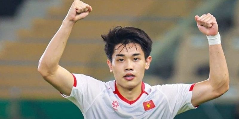 Nguyễn Đình Bắc – Từ Tài Năng Đến Niềm Hy Vọng Bóng Đá Việt 2 Phong cách thi đấu – Linh hoạt, tốc độ và đầy đột biến