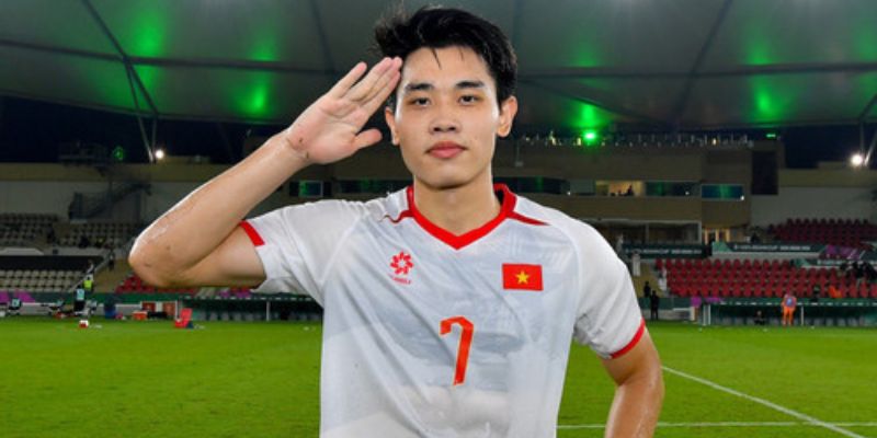 Nguyễn Đình Bắc – Từ Tài Năng Đến Niềm Hy Vọng Bóng Đá Việt 1 Khởi đầu sự nghiệp – Nền tảng hình thành và bước đi đầu tiên