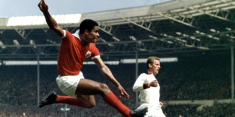 Eusébio - Cầu thủ sân cỏ trở thành huyền thoại săn bàn 2 Hành trình của một biểu tượng sân cỏ