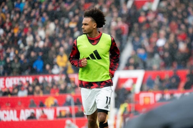 Joshua Zirkzee: Bản năng "số 9 rưỡi" và tương lai đầy biến động tại Manchester United 2 Joshua Zirkzee và tương lai đầy biến động tại Manchester United