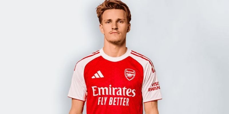 Martin Odegaard - Câu Chuyện Nhạc Trưởng Đậm Chất Nghệ Sĩ 2 Lối chơi mềm mại của Martin Odegaard tạo nên cảm xúc đặc biệt