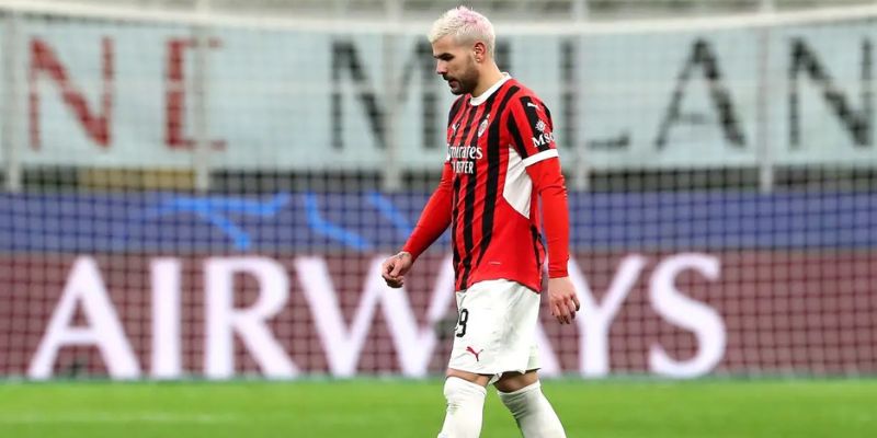 Cầu thủ bóng đá người Pháp Theo Hernández thi đấu bùng nổ