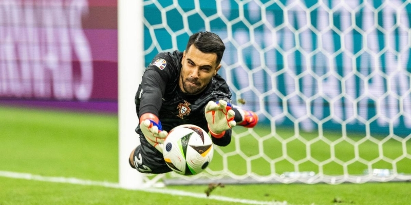 Dấu ấn của Diogo Costa trong từng pha cứu thua