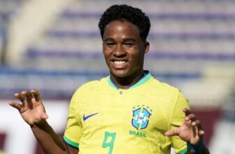 Hành Trình Từ Cậu Bé Đam Mê Bóng Đá Đến Thần Đồng Brazil