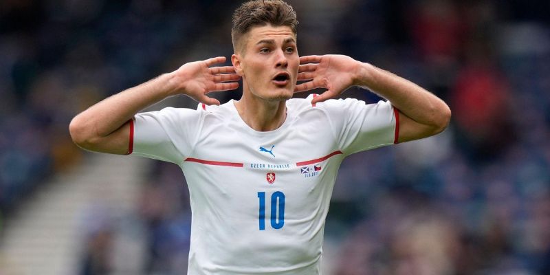Những Thử Thách Tại AS Roma Và RB Leipzig