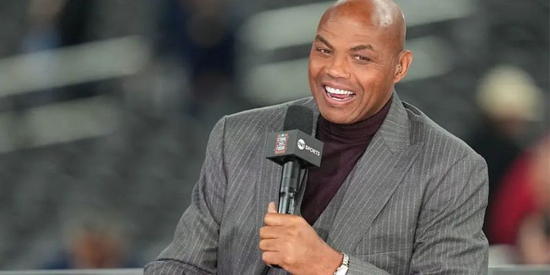 Charles Barkley - Sức Mạnh Và Sự Thẳng Thắn Trên Sân Bóng 1 Charles Barkley cầu thủ bóng rổ cá tính tài năng