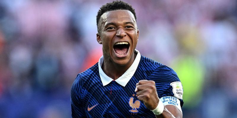 Kylian Mbappé – Ngôi sao tốc độ viết nên kỷ nguyên bóng đá thế giới 1 Tuổi thơ trong gia đình yêu thể thao đã đặt nền móng cho thành công