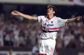 Kaká và bản giao hưởng thanh lịch giữa thời đại bóng đá tốc độ
