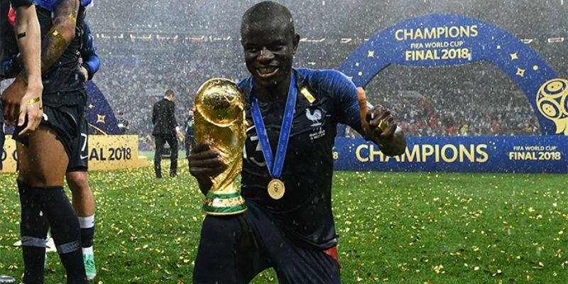 N'Golo Kanté - Huyền thoại tuyến giữa bóng đá thế giới 1 N'Golo Kanté và hành trình từ chàng trai nhỏ bé đến huyền thoại tuyến giữa bóng đá thế giới