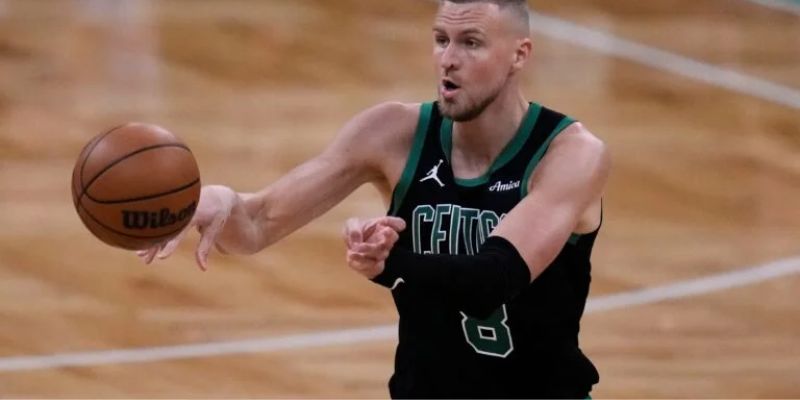 Kristaps Porziņģis – Big Man Hiện Đại Mang Sức Công Phá Đa Dạng 1 Kristaps Porziņģis sở hữu chiều cao nổi bật cùng kỹ năng đa dạng